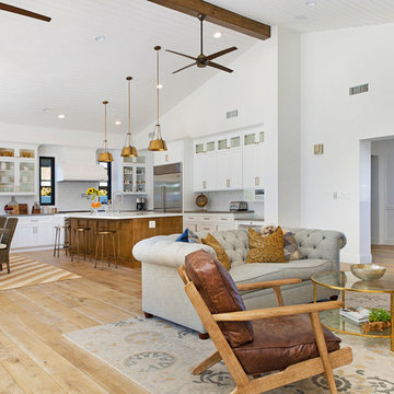 Houzz TV: A 1960s Teardown Turns Bright and Airy Modern Farmhouse