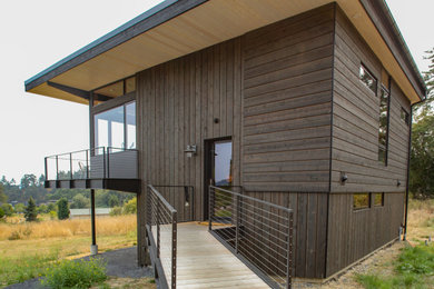 Minimalist home design photo in Seattle
