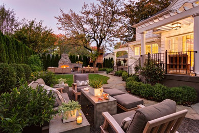 Inspiration for a mid-sized traditional backyard gravel landscaping in Portland.