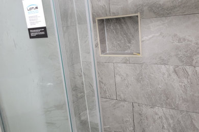 Minimalist bathroom photo