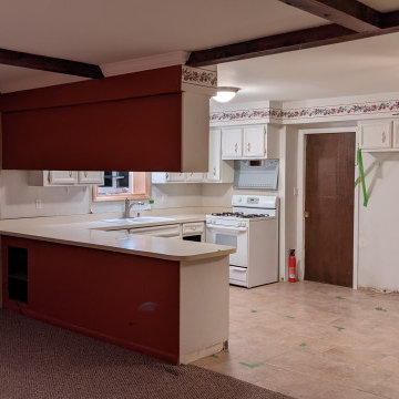 Showplace EVO Pierce Kitchen in Simpli White & Hickory Flagstone