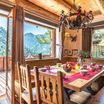 Chalet de montagne en Vanoise : salle à manger avec vue panoramique