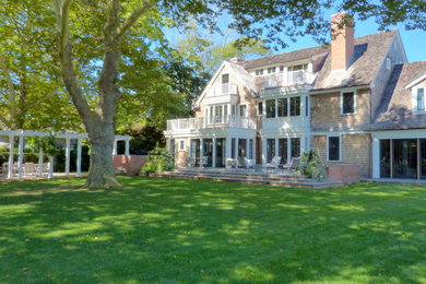 Arts and crafts home design photo in New York