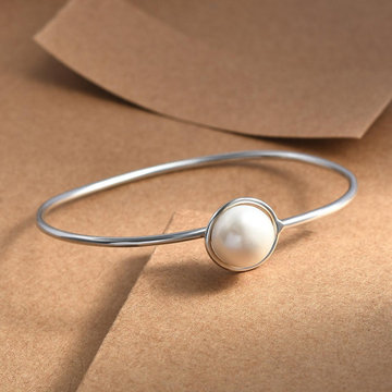 pearl bracelet