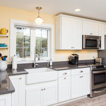Cottage - Open concept cottage kitchen layout