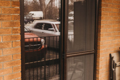 Example of a classic home design design in Detroit