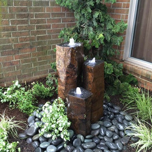 シカゴの中サイズのコンテンポラリースタイルのおしゃれな庭 (日陰) の写真