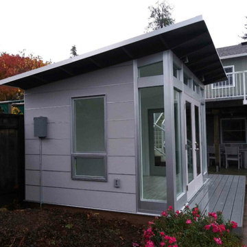 10x12 Full-Lite with Plank Siding