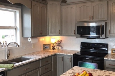Example of a classic kitchen design in Birmingham
