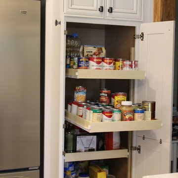 Bettendorf, IA- The Perfect Greige Kitchen Palette