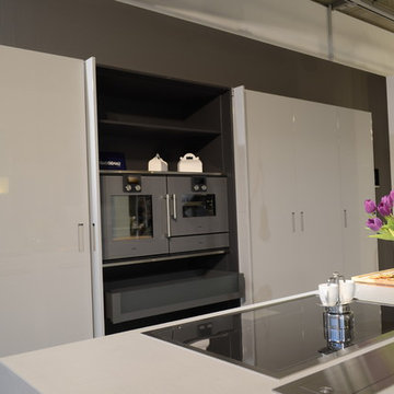 Gerätehochschrank mit Einschubtüren