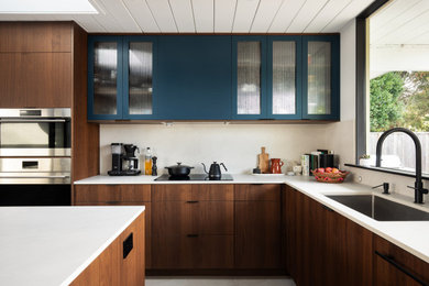 Mid-century modern kitchen photo in San Francisco