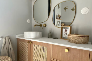 Réalisation d'une salle de bain minimaliste.