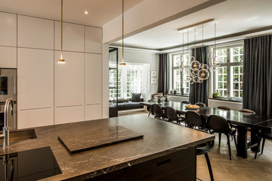 This is an example of a contemporary kitchen in Copenhagen.