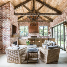 High Ceilings & Beams