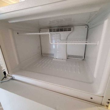 Move Out Deep Cleaning of a One bedroom plus Den Condo Located in Coquitlam BC C