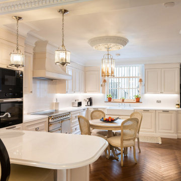 Traditional Lay-On Panelled with Large Mouldings Shaker Kitchen