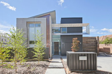 Design ideas for a large contemporary exterior in Canberra - Queanbeyan.