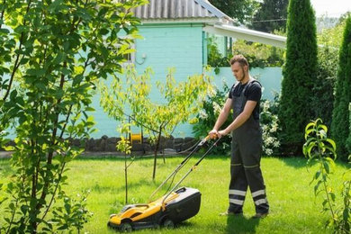 Benefits Of Hiring Lawn Mowing Services For Your Lawn