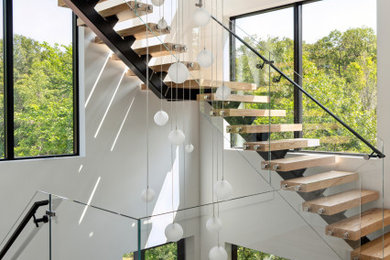 Minimalist staircase photo in Miami