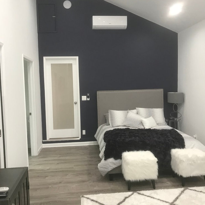 Bedroom photo in Los Angeles