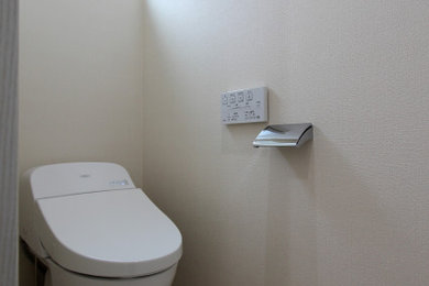 他の地域にあるコンテンポラリースタイルのおしゃれなトイレ・洗面所の写真
