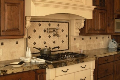 Example of a classic kitchen design in Salt Lake City