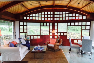 Example of a family room design in Boston