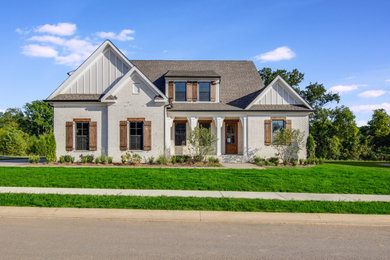 Inspiration for a transitional exterior home remodel in Nashville