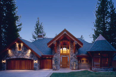 Inspiration for a timeless exterior home remodel in Los Angeles