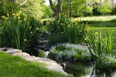 Photo of a country backyard partial sun garden in Kansas City with a water feature.
