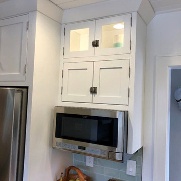 Craftsman Style White Dura Supreme Inset Doors Arabe Scato Vento Marble
