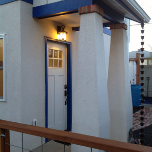 Idéer för att renovera en liten eklektisk ingång och ytterdörr, med vita väggar, tegelgolv, en enkeldörr och en vit dörr