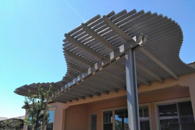 Example of a minimalist patio design in Phoenix