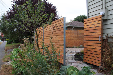 Inspiration for a contemporary landscaping in Seattle.