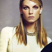 Angela Lindvall's photo