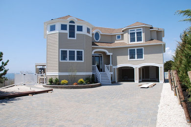 Coastal exterior home idea in New York