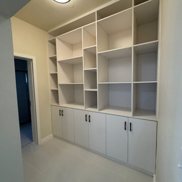 Floor-to-Ceiling Open Display & Storage Integrated Book Nook