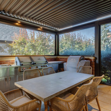 Adjustable Pergola Outdoor Seating/Dinning Area with Phantom Screens