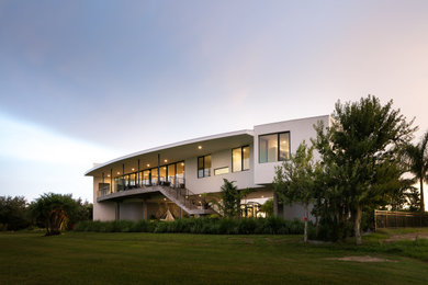 Inspiration for a modern exterior home remodel in Tampa