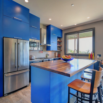 1499/1499B Trail Way - $1,695,000 – MLS Res 885121 / Com 885130