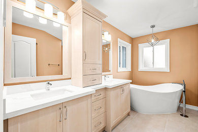 Inspiration for a mid-century modern bathroom remodel in Toronto