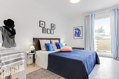 Idées déco pour une chambre scandinave avec un mur blanc, un sol en linoléum et un sol beige.