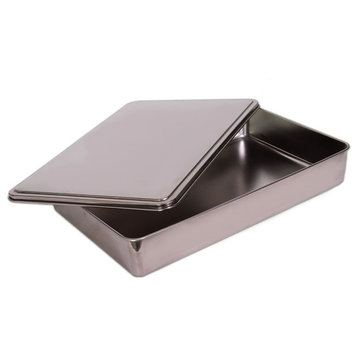 Stainless Steel Covered Cake Pan, Silver Medium