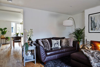 Home design - contemporary home design idea in Hampshire