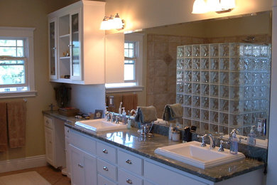 Example of a bathroom design in San Francisco