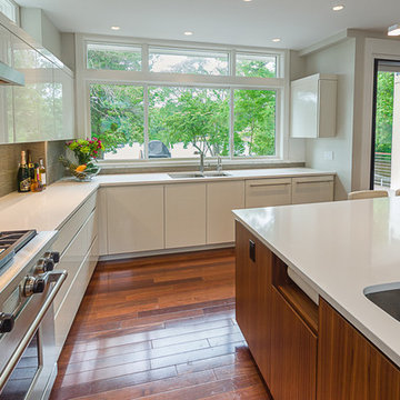 Rift cut Walnut veneer island in a contemporary kitchen