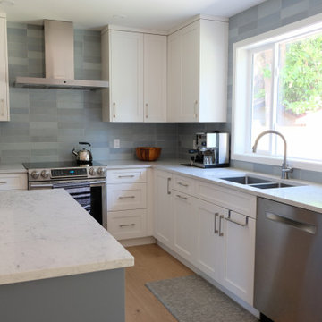 Transitional Kitchen in Lynn Valley