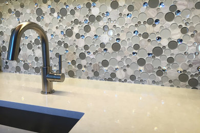 Example of a small minimalist home bar design in Denver