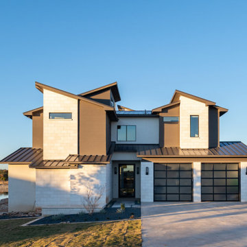 Modern Lakehouse Retreat